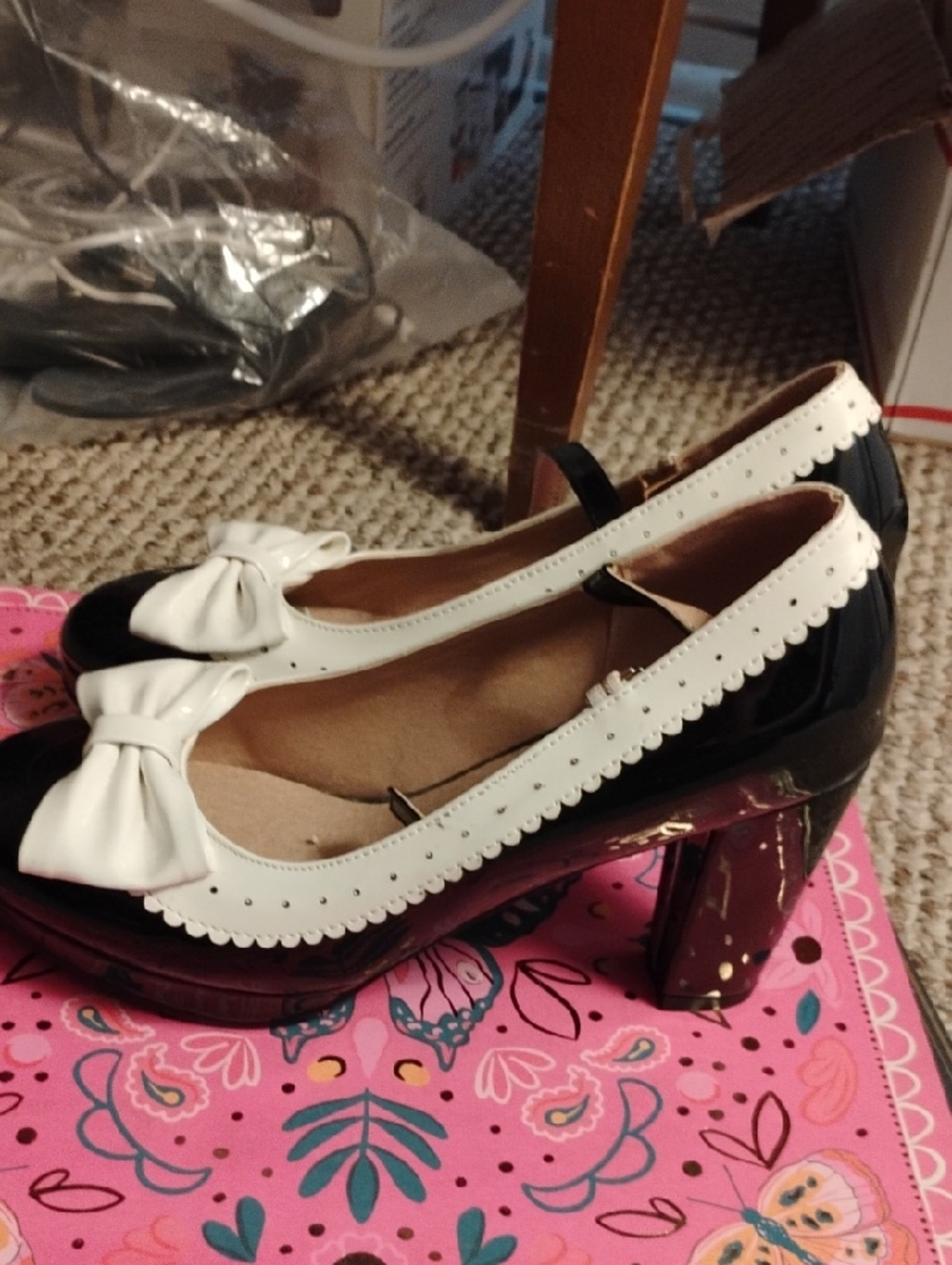 Black and White Bow Block-Heel Mary Jane Pumps - Women